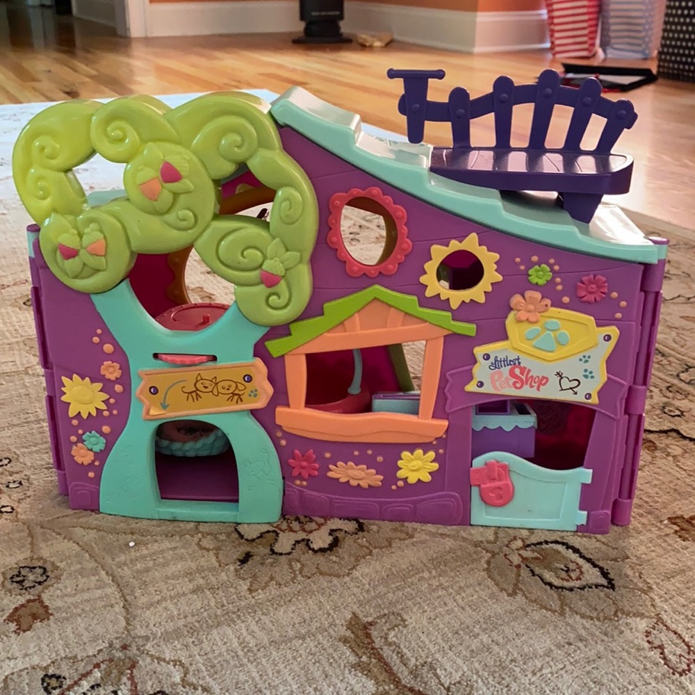 Littlest Pet Shop Pet Clubhouse